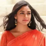 Mrunal Thakur biography in hindi