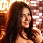 Roshni Walia ke bare mein